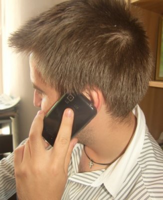 Un şmecheraş de 27 de ani a furat telefonul mobil al unui minor